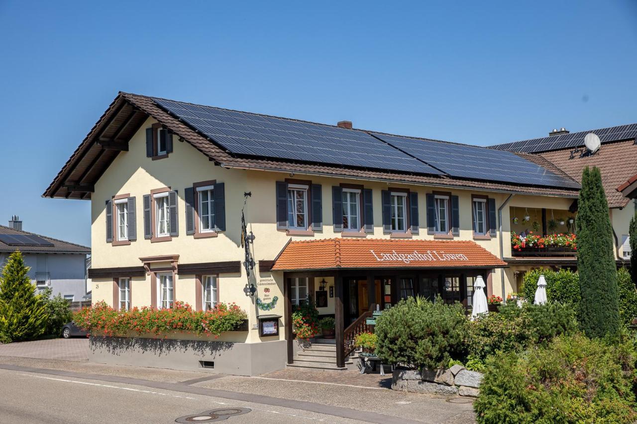 Landgasthof & Brauerei Loewen Sasbach Sasbach  Екстериор снимка